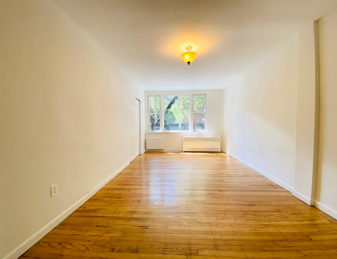 Building Photo - 260 W 27th St