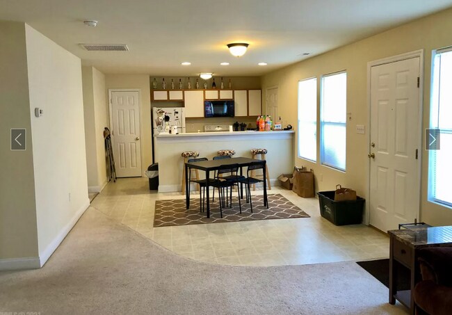 Foto del edificio - 1900 Tabor Village Dr