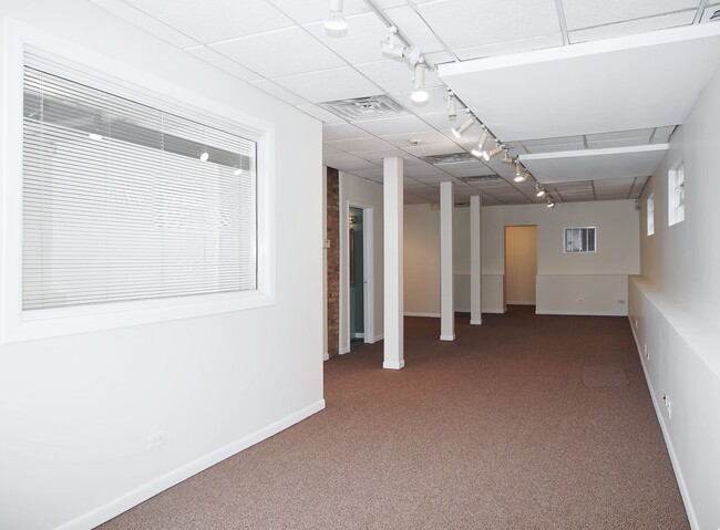 Building Photo - 4344 N Western Ave