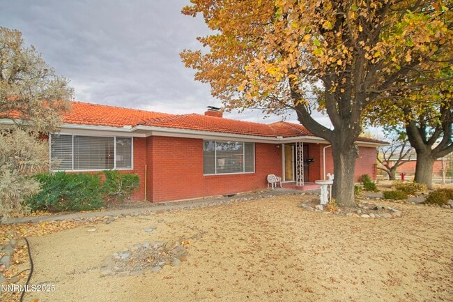 Building Photo - 995 Roberts St