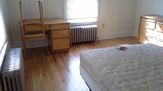 Foto del edificio - 931 E State St