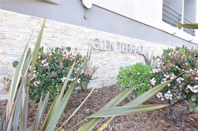 Foto del edificio - 1617 S Beverly Glen Blvd