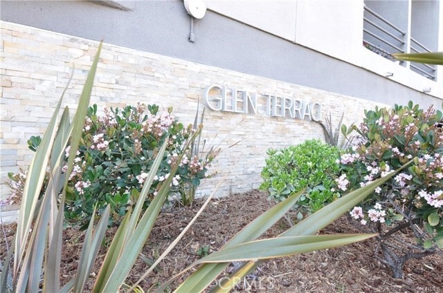 Building Photo - 1617 S Beverly Glen Blvd
