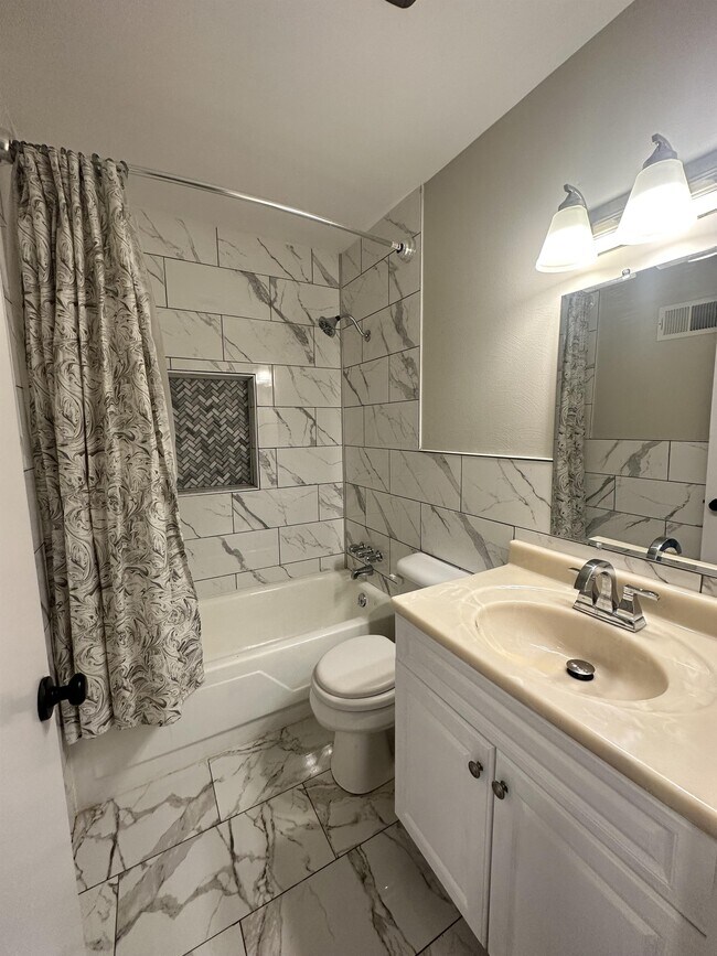 Building Photo - 1691 Twin Oaks Dr