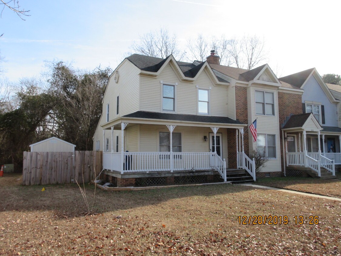 2110 Queen Annes Ct, Carrollton, VA 23314 Townhouse for Rent in