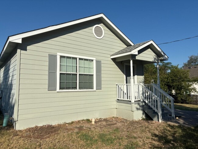 Building Photo - 1408_PEREZ ST