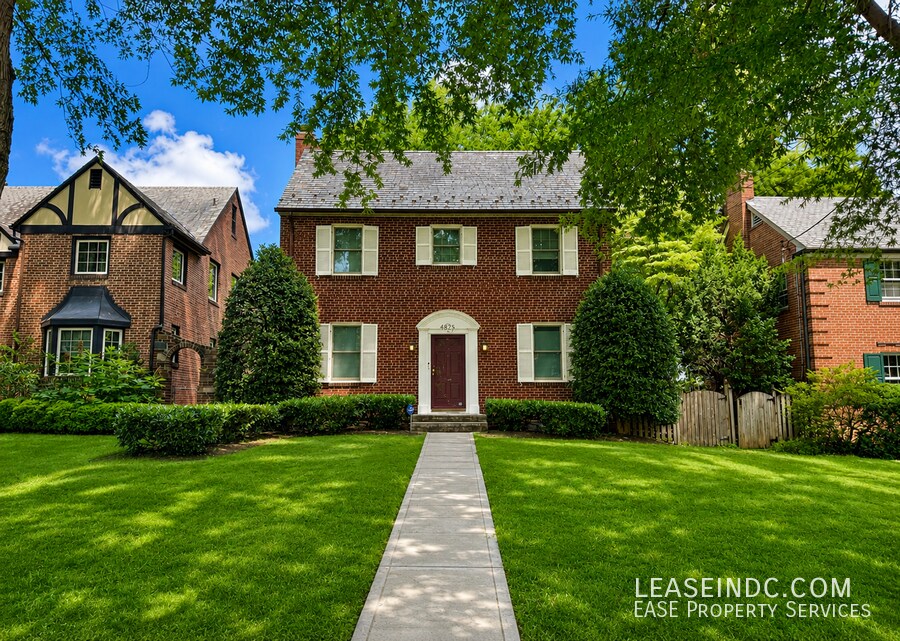 Photo - 4825 Butterworth Place NW-
