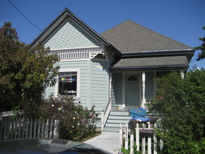 Building Photo - 112 Myrtle St