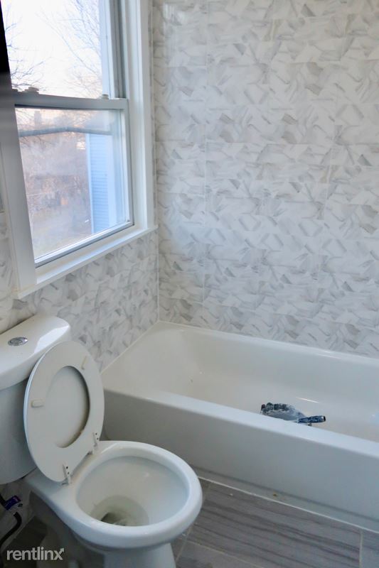 Building Photo - 3 br, 1 bath Townhome - 70 Hedden Ter