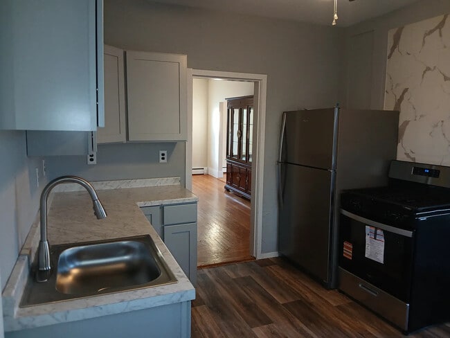 Building Photo - 35 Fairview St