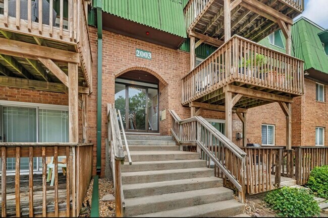 Foto del edificio - 2003 Tall Oaks Dr