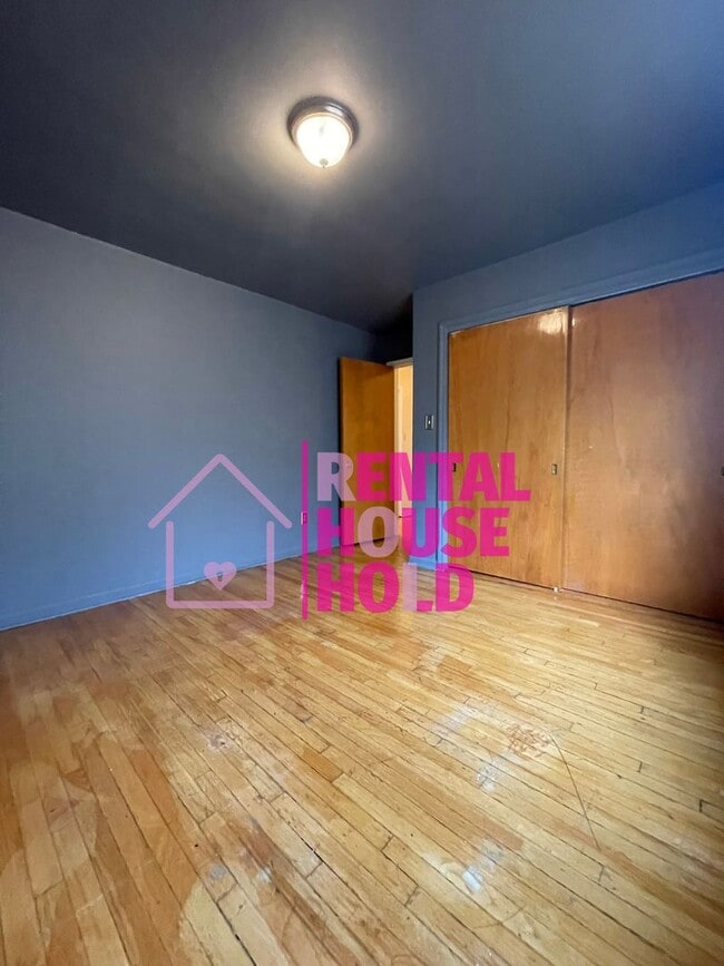 Building Photo - 2 Bedroom 1 Bath Condo