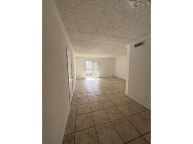 Foto del edificio - 2 bedrooms 1 bathroom condo in Serravela
