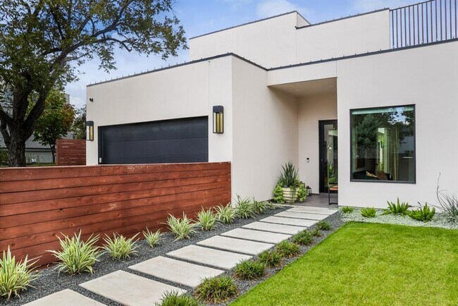 Foto del edificio - 805 W Live Oak St