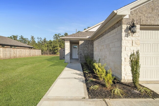 Building Photo - MOVE IN READY - Never-lived-in single-story 3 bedroom, 2 bath home with 2-car garage located in t...