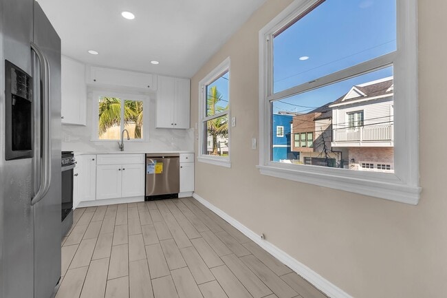 Foto del edificio - 16865 Bayview Dr