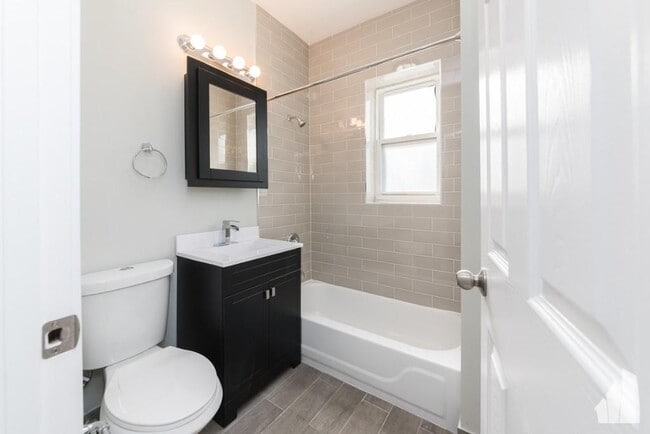 Photo - 3 bedroom in Chicago IL 60647 Apartment