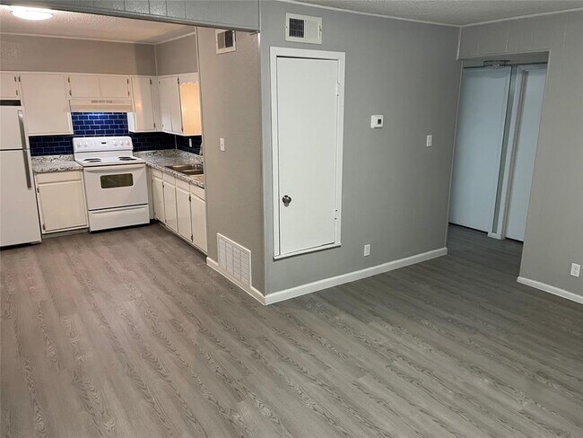 Building Photo - 1209 Vance St