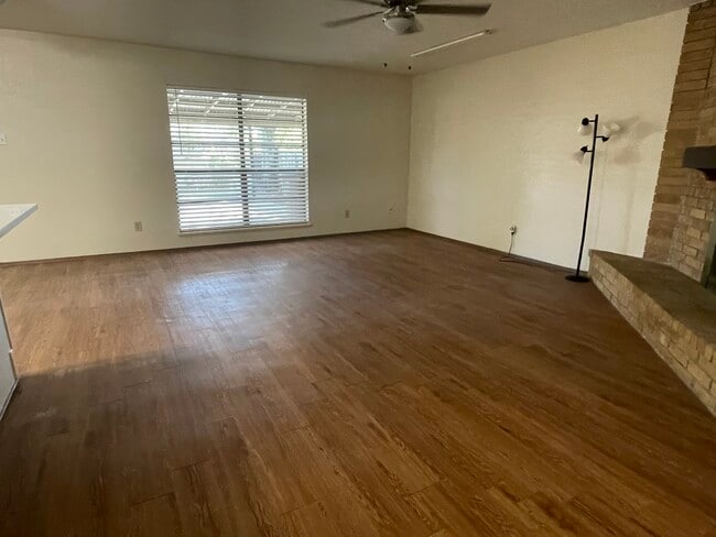 Foto del edificio - 7206 Nutmeg Ln