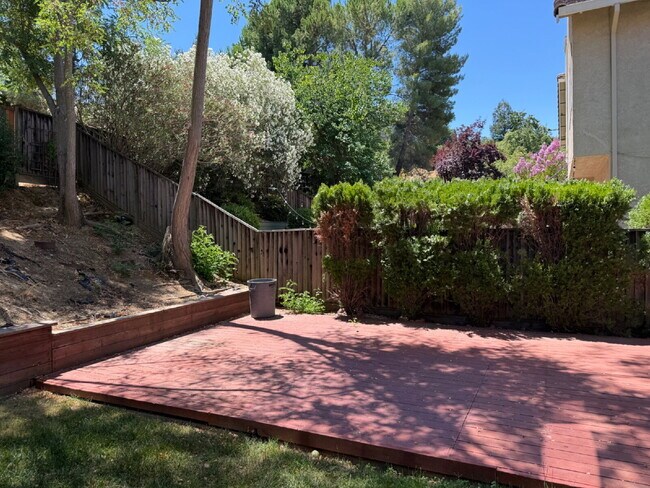 Foto del edificio - Well Kept 3 Bedroom, 2.5 Bath Home in High...