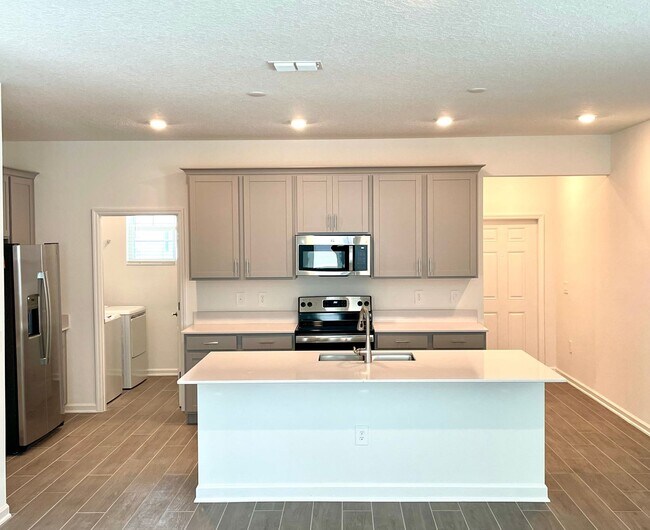 Foto del edificio - Two-Story 3 Bed, 2.5 Bath Home in the Desirable Tohoqua Community!