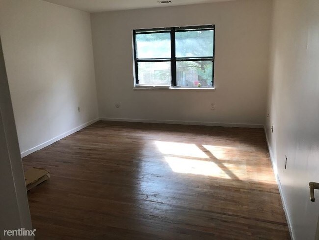 Building Photo - 2 br, 1 bath Condo - 1908 Silver Ct