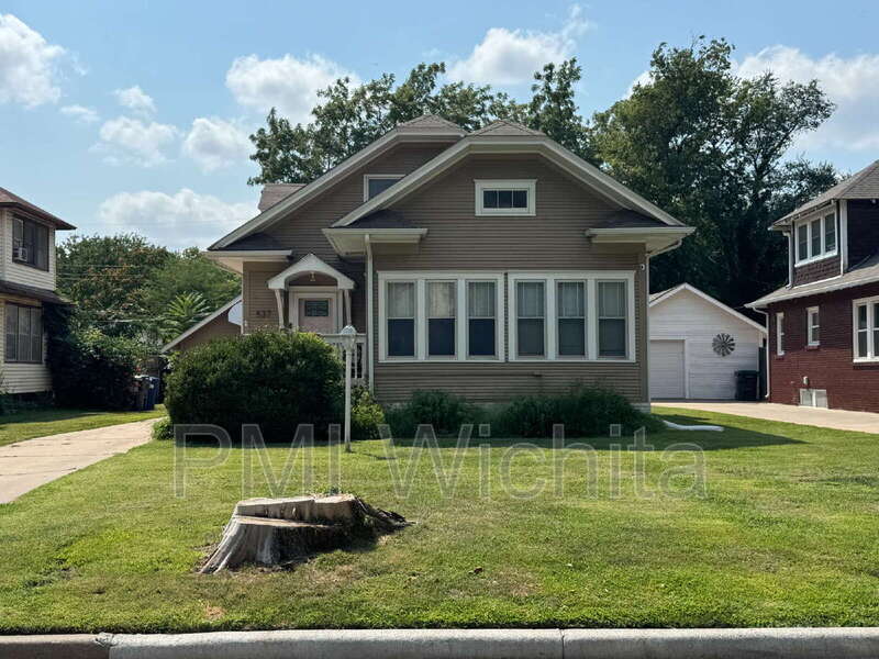 Building Photo - 537 N Crestway St