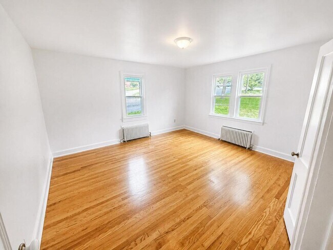 Foto del edificio - Newly Renovated 2BR on Sought-After Warren Street with Soaring Ceilings