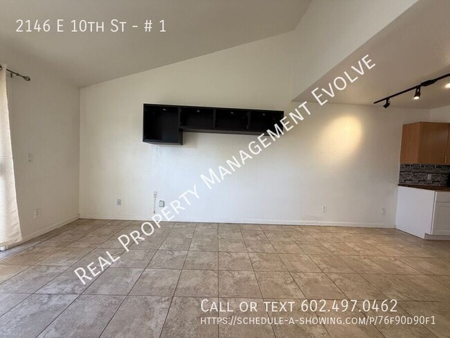 Building Photo - 2146 E 10th St