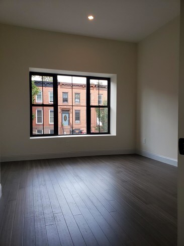 Building Photo - 786 Greene Ave