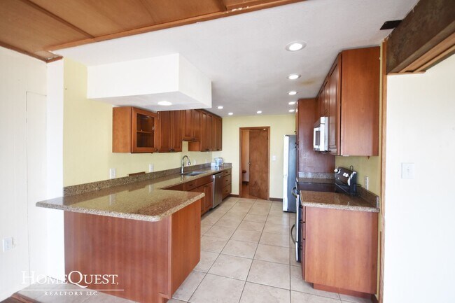 Foto del edificio - Large 4BR/2.5BA Home with a View!  $3600/mo