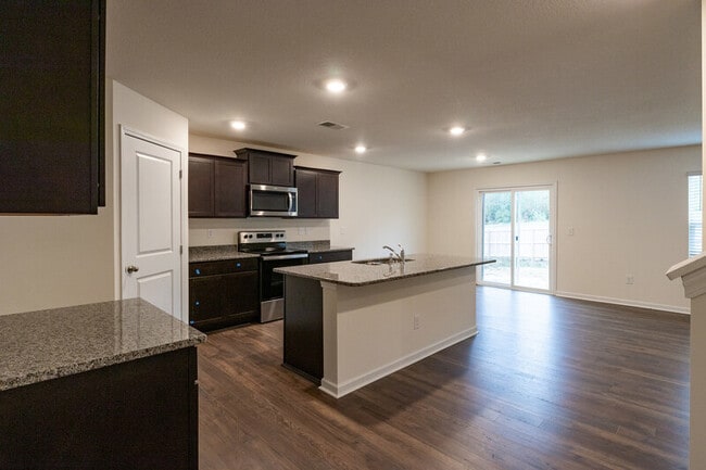 Building Photo - 313 Aspen Dr