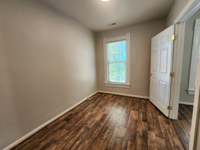 Primary Photo - 137 Harvard Ave