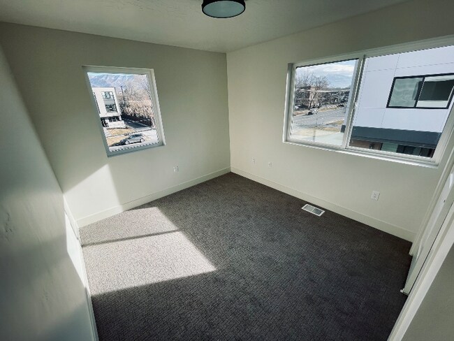 Building Photo - 532 E 500 S