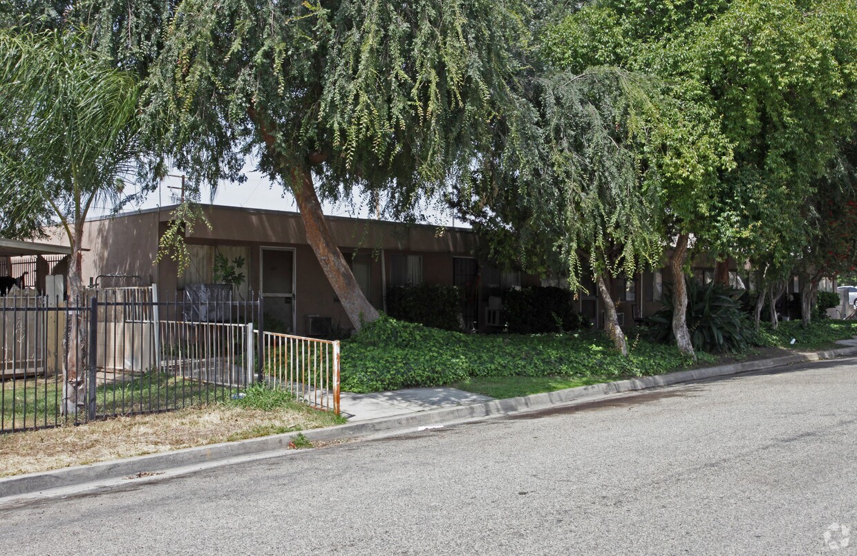 Building Photo - 1321 Villa St
