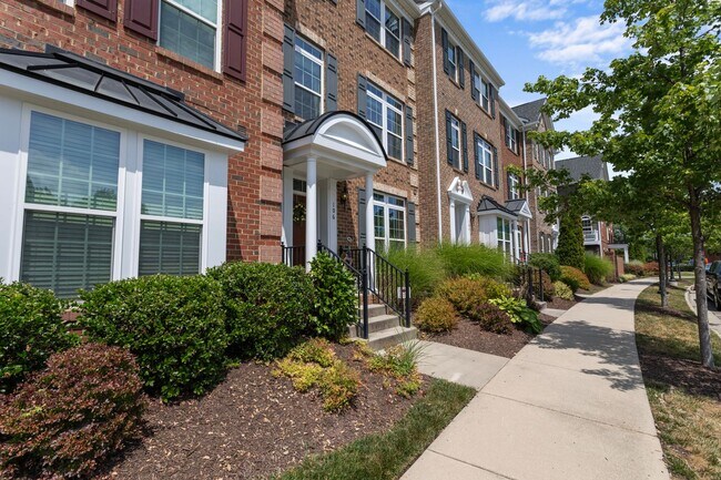 Foto del edificio - Stunning 3 Bedroom 2 Bathroom with 2 Addit...