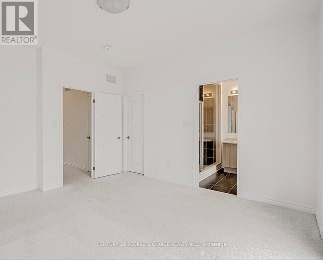 Building Photo - 2493 Littlefield Cres