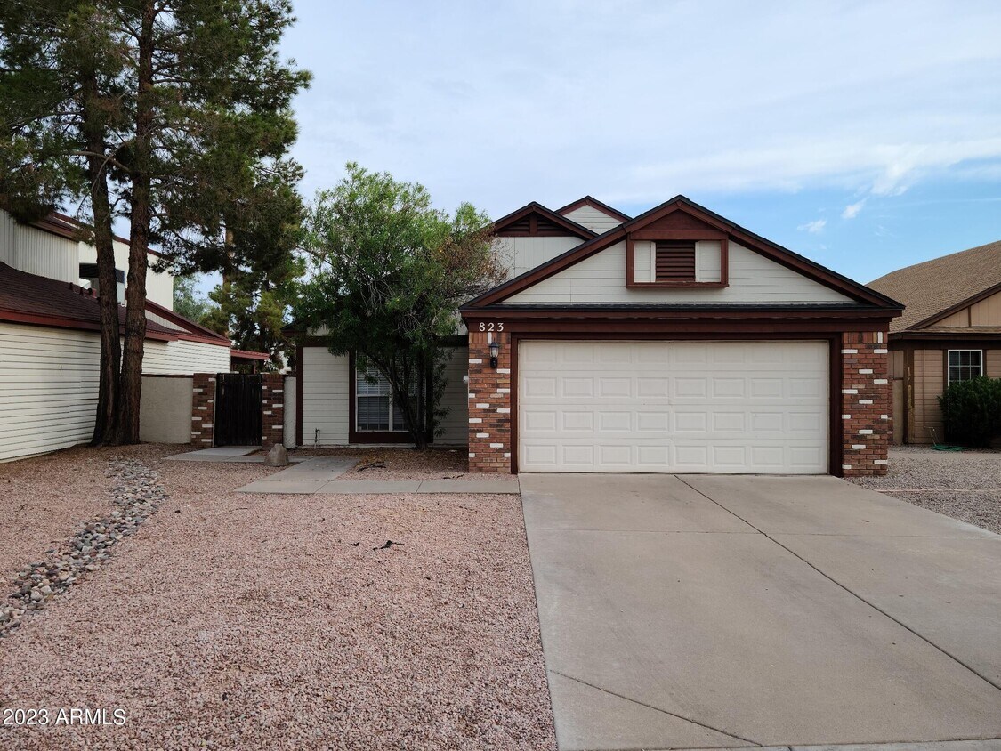 Primary Photo - 823 E Rockwell Dr