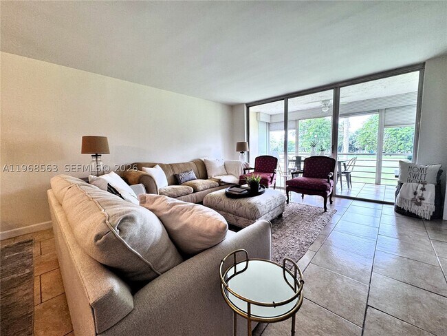 Foto del edificio - 901 W Cypress Ln
