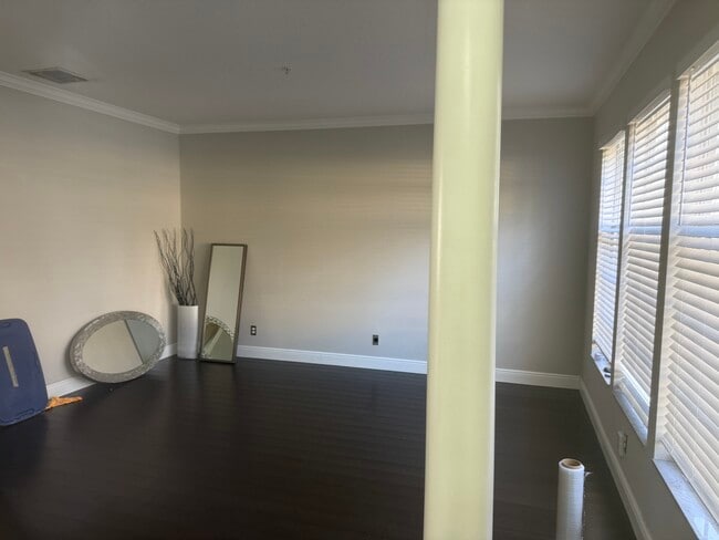 Foto del edificio - 2963 Upper Park Rd