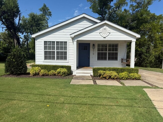 Building Photo - ***310 N. C Street***