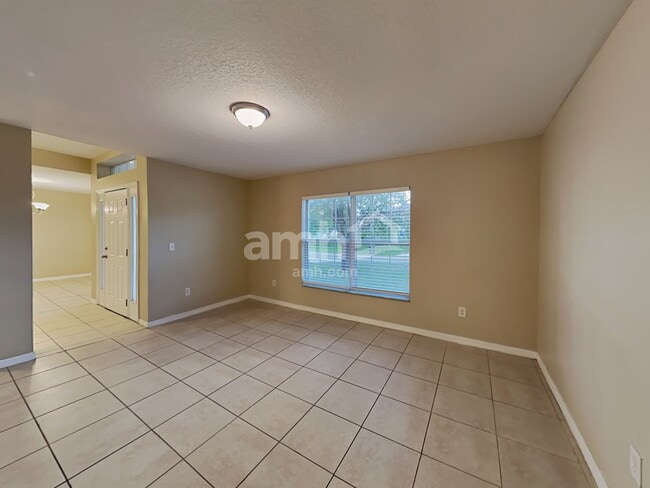 Building Photo - 1702 SW Penrose Ave