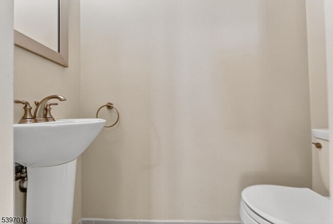 Building Photo - 94 Midland Ave