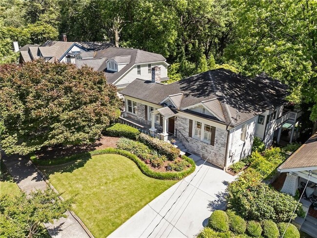 Foto del edificio - 663 Yorkshire Rd NE