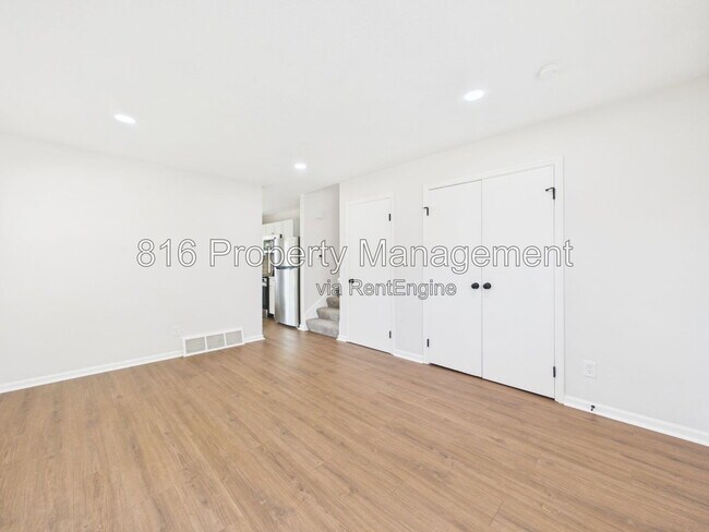 Foto del edificio - 7030 Ewing Ave