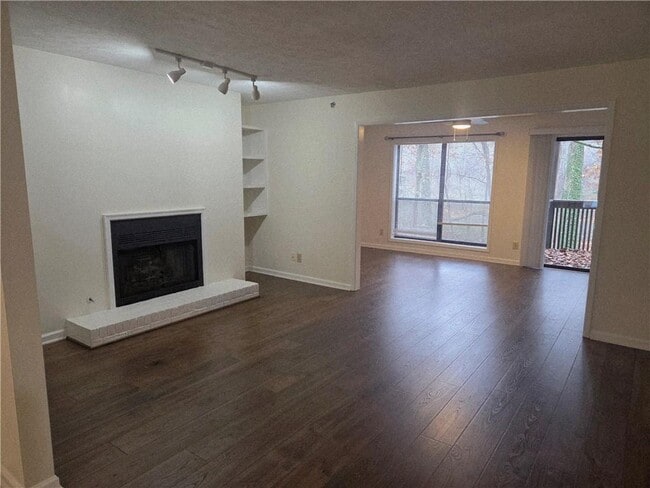 Building Photo - 2105 Cumberland Ct SE