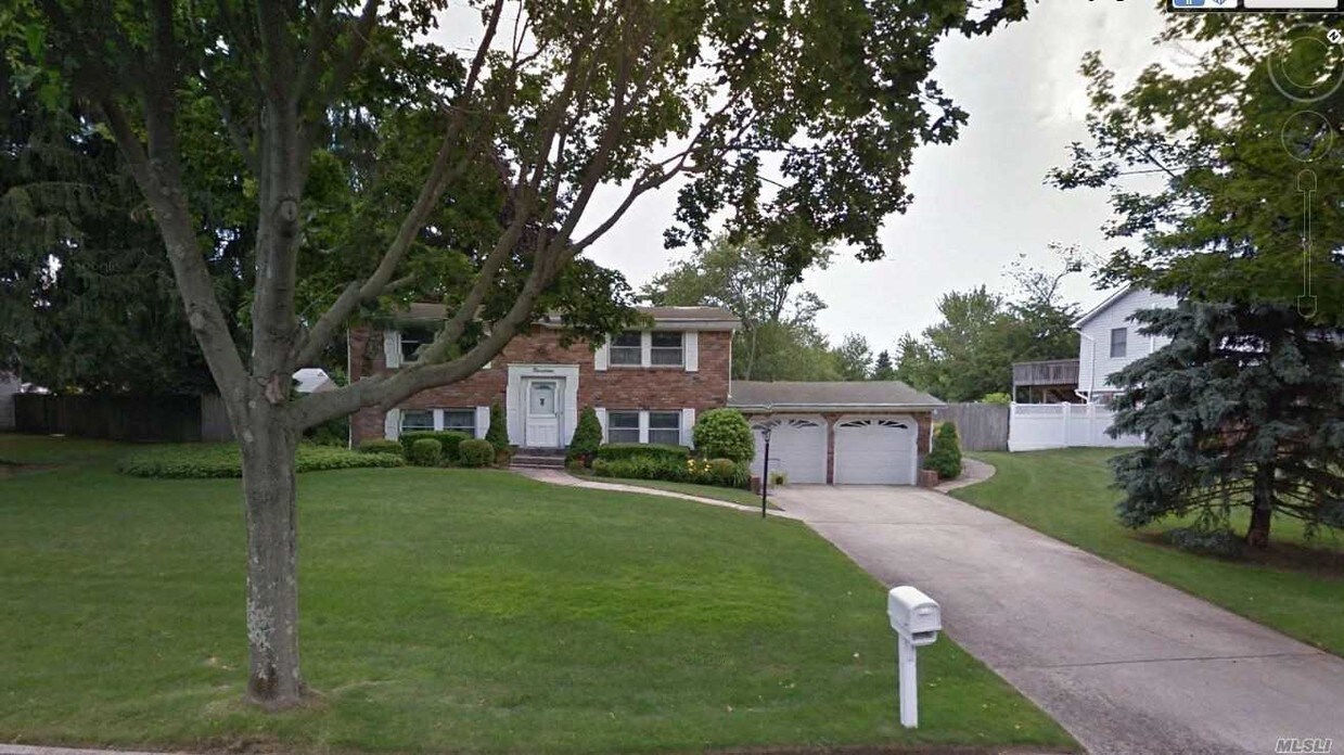 Primary Photo - 19 University Heights Dr