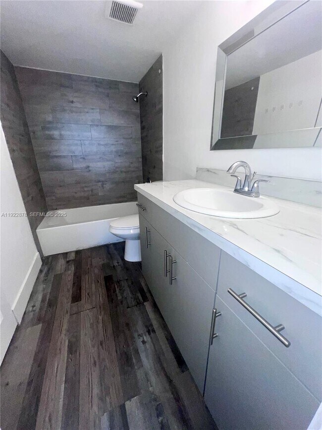 Foto del edificio - 6715 W 26th Dr