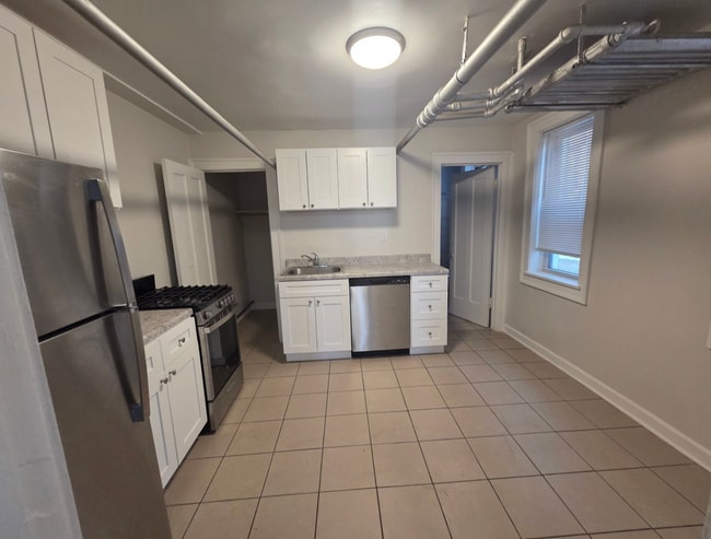 Building Photo - 5011 N Damen Ave