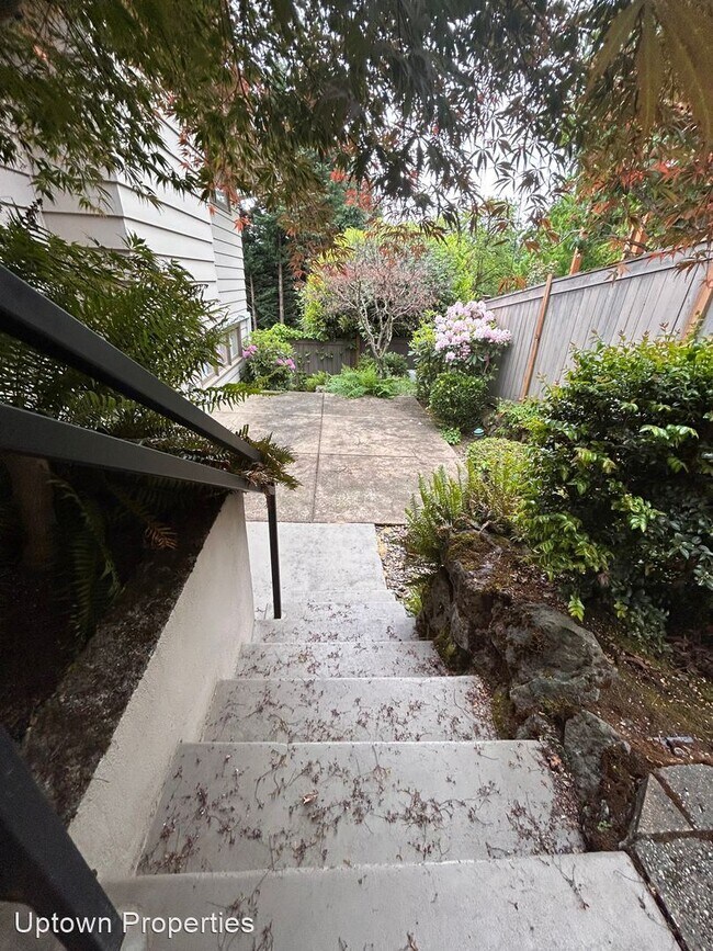 Building Photo - 4 br, 3 bath House - 936 SW Davenport Street